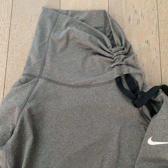 Nike Pro Hyperwarm Dri-FIT Mock Turtleneck - Picture 4 of 5